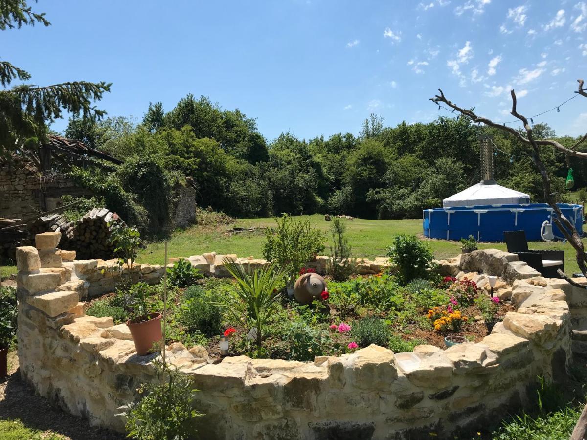French Fields Luxury Glamping Original Mongolian Yurt Hotell Le-Vieux-Cerier Eksteriør bilde