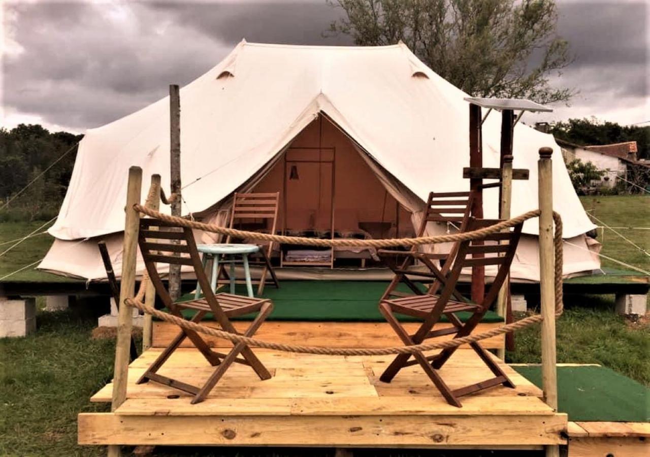 French Fields Luxury Glamping Original Mongolian Yurt Hotell Le-Vieux-Cerier Eksteriør bilde