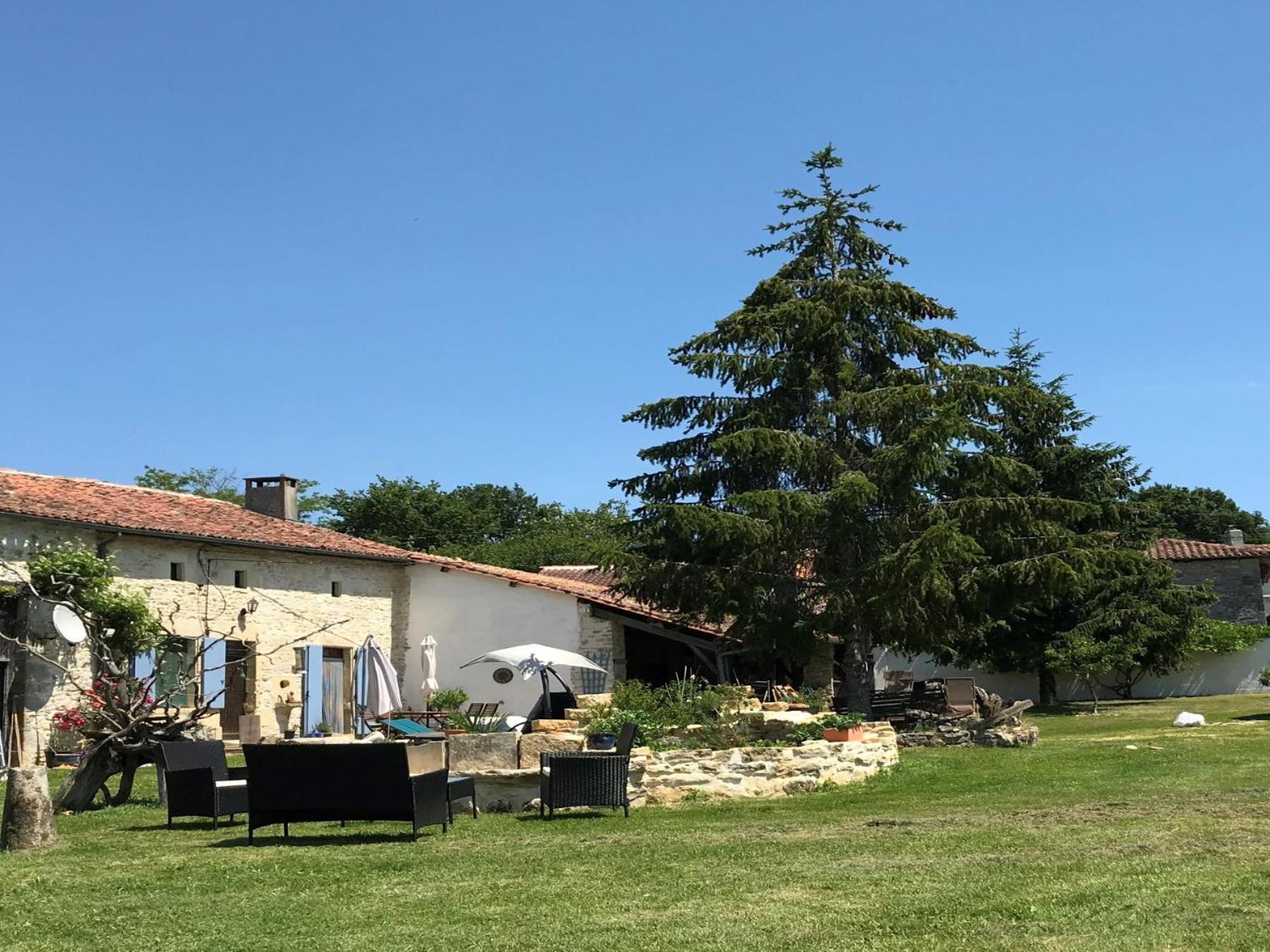 French Fields Luxury Glamping Original Mongolian Yurt Hotell Le-Vieux-Cerier Eksteriør bilde