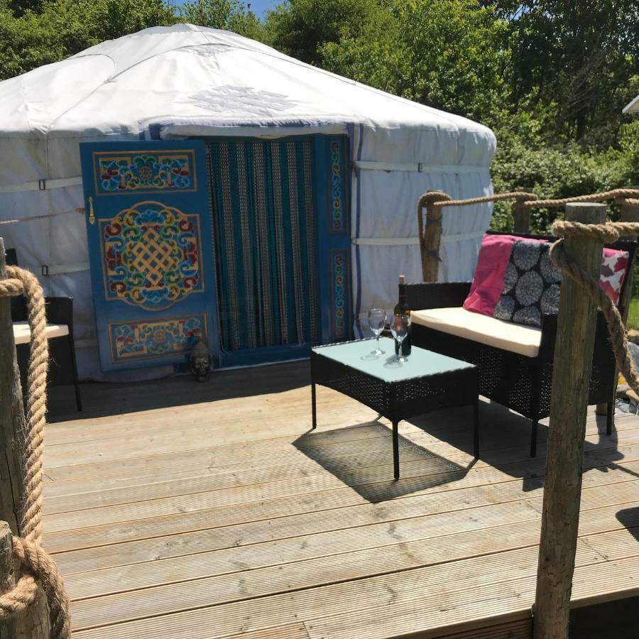French Fields Luxury Glamping Original Mongolian Yurt Hotell Le-Vieux-Cerier Eksteriør bilde