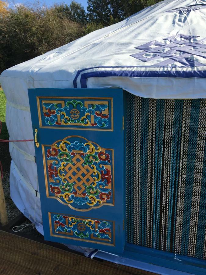 French Fields Luxury Glamping Original Mongolian Yurt Hotell Le-Vieux-Cerier Eksteriør bilde