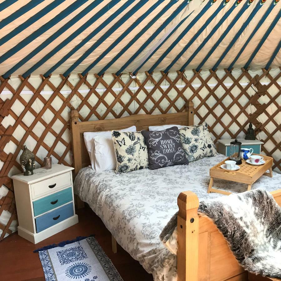 French Fields Luxury Glamping Original Mongolian Yurt Hotell Le-Vieux-Cerier Eksteriør bilde