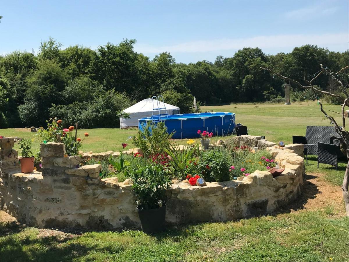 French Fields Luxury Glamping Original Mongolian Yurt Hotell Le-Vieux-Cerier Eksteriør bilde